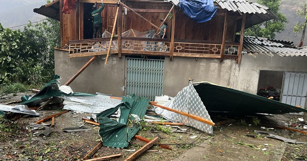 41 nhà dân ở Thanh Hóa bị tốc mái vì dông, lốc kèm mưa đá
