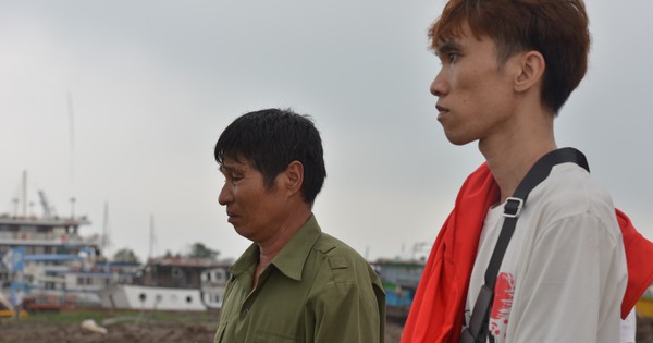 Người thân khóc ròng ngóng 4 nạn nhân mất tích trong vụ lật đò trên sông Chanh