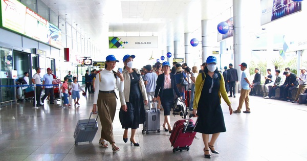 Khách bỏ quên túi xách chứa 300 triệu đồng ở sân bay Đà Nẵng