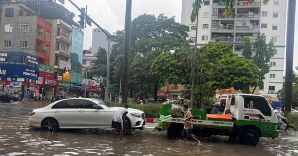 Bão tan, ngập chưa dứt: Lỗ hổng thoát nước đô thị từ đâu?