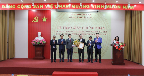 Viện Kiến trúc quốc gia đón giấy chứng nhận sản phẩm chào mừng thành công Đại hội Đảng bộ