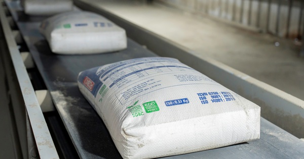 Xi măng đồng loạt tăng giá thêm 100.000 đồng/tấn