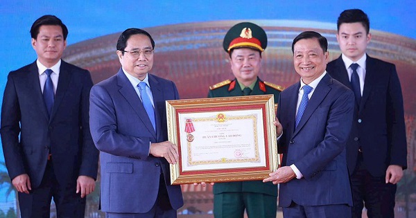 Đóng góp lớn cho dự án hạ tầng trọng điểm, nhà thầu LIZEN đón Huân chương Lao động hạng Ba