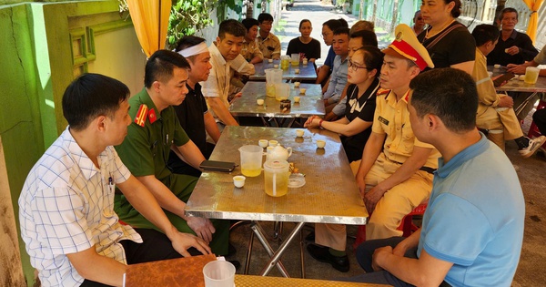 Thanh Hoá: “Kẹp” 3 trên xe máy đâm vào vỉa hè, hai người tử vong