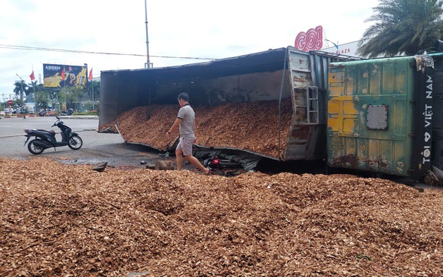 Chủ tịch Bình Định yêu cầu khẩn trương điều tra vụ lật xe tải khiến 3 người tử vong