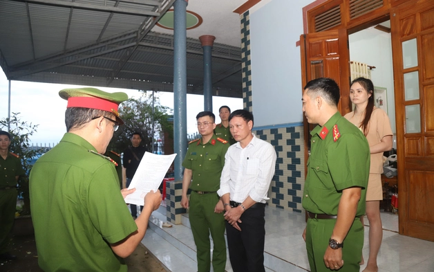 Bắt nguyên cán bộ địa chính xã lừa cho thuê đất rừng chiếm đoạt nhiều tỷ đồng