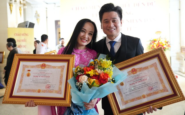 Vợ chồng nghệ sĩ Thu Huyền - Tấn Minh cùng nhận danh hiệu NSND: Niềm vui nhân đôi