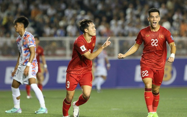 HLV Kim Sang-sik gặp khó ngay trận ra mắt đội tuyển Việt Nam