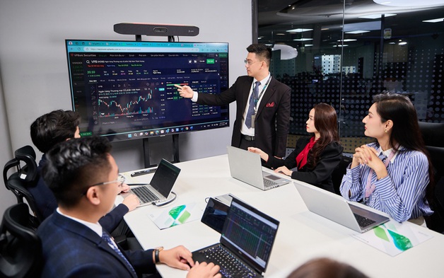 Cổ phiếu chứng khoán - Lựa chọn hấp dẫn để đón sóng nâng hạng
