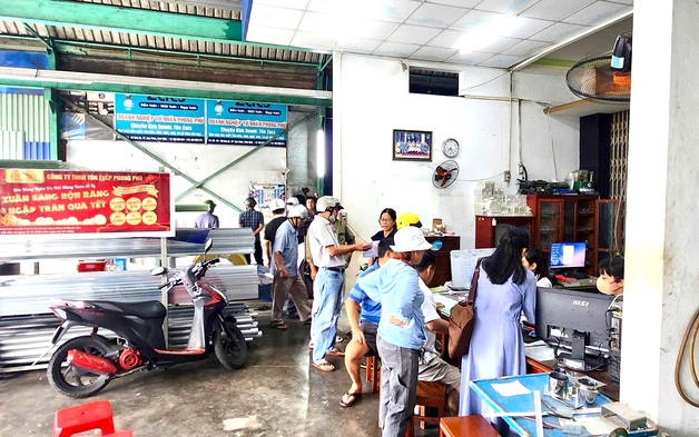 Gia Lai: Nhu cầu mua tôn tăng mạnh sau bão, thị trường vật liệu được kiểm soát chặt