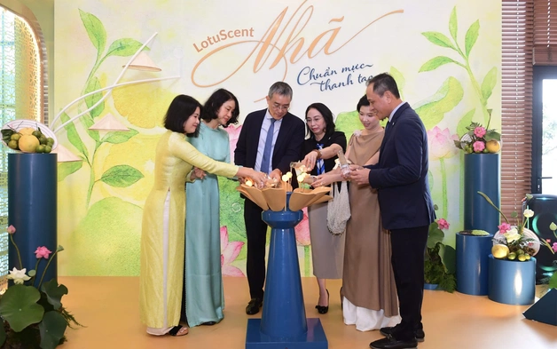 Vietnam Airlines “kể chuyện bằng hương sen” trên hành trình bay