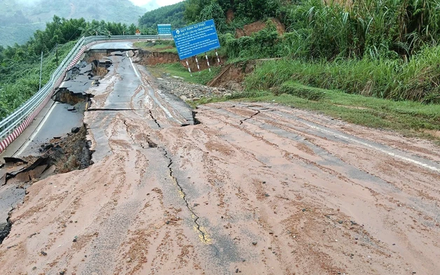 19 điểm trên quốc lộ bị chia cắt, ngành Xây dựng căng mình ứng phó mưa lũ