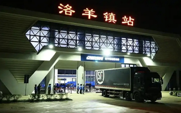 Trung Quốc: Tàu đâm công nhân đường sắt, 11 người thiệt mạng