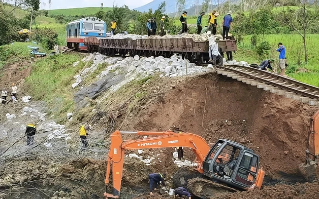 Toàn ngành Xây dựng vào cuộc khắc phục hậu quả bão số 13, chủ động ứng phó mưa lũ sau bão