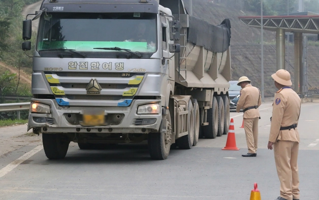 Người dân Phú Thọ khốn khổ vì xe tải trọng lớn lao nhanh trên đường