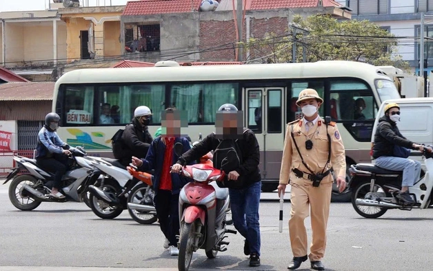 Hà Nội xử phạt hơn 200 trường hợp học sinh, phụ huynh vi phạm giao thông