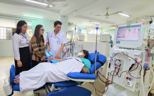 Sử dụng ghế chạy thận - nhiều bệnh nhân ở Khánh Hòa thêm cơ hội điều trị