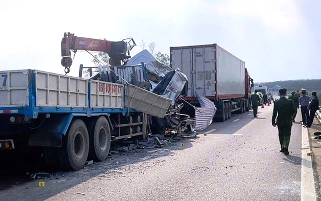 Tai nạn giao thông trên cao tốc Bùng - Vạn Ninh, hai người tử vong tại chỗ