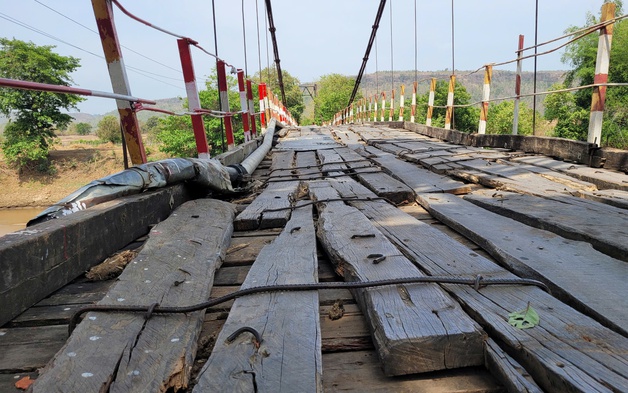 Người dân bất an trước loạt cầu treo gãy nứt, xuống cấp nghiêm trọng ở Gia Lai