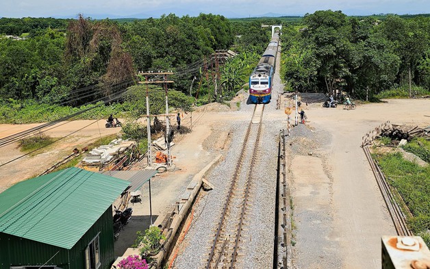 Cận cảnh công trình dịch chuyển, mở rộng đường ngang còn dở dang, chờ vốn ở Quảng Trị