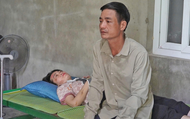 Vợ chồng nghèo gặp nạn, cả nhà lâm cảnh khốn cùng