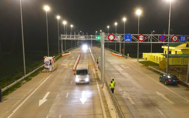 Ngày đầu thu phí 5 tuyến cao tốc Bắc - Nam: Giao thông an toàn, thông suốt