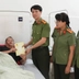 Tạm giữ đối tượng đi xe máy lạng lách, đâm thiếu tá CSGT bị thương