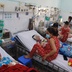 Giật mình với chi phí thuê chăm người ốm