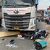 Xe tải va chạm xe máy, 2 người thương vong