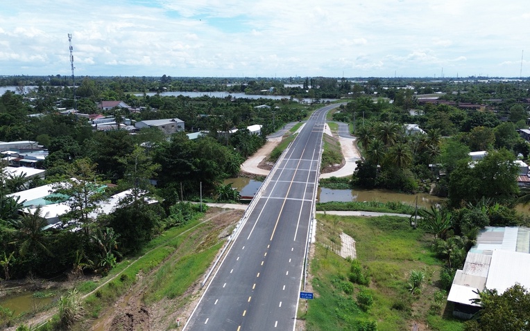 Sắp đến ngày thông xe, tuyến tránh Cao Lãnh hiện thi công ra sao?