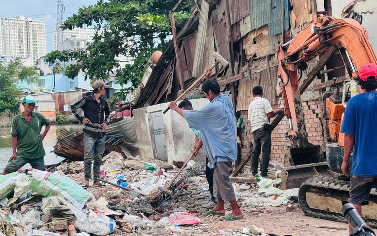 Kênh Đôi trước ngày khởi công: Người dân ven kênh hối hả di dời