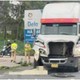 Bản tin TNGT 6/5: Đang kiểm tra xe gặp sự cố, lái xe tải bị xe đầu kéo cán tử vong
