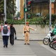 Đi bộ qua đường coi chừng bị phạt