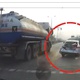 Dừng đèn đỏ, ô tô con bất ngờ bị xe bồn húc văng ra giữa ngã tư