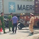 Bản tin TNGT 18/3: Tông vào xe đầu kéo đang đậu bên đường, 2 mẹ con thương vong