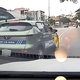 Tài xế ô tô liên tục lạng lách, chèn ép xe đi sau