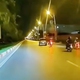 Ô tô con lạng lách, suýt gây họa cho xe máy