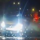 Tài xế ô tô bật đèn pha chạy ngược chiều, suýt đối đầu xe khác