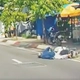 Tai nạn vì người ngồi sau xe máy bất ngờ ngã gục