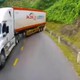 Xe container va chạm mạnh với ô tô giữa đèo dốc