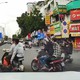 Nhóm thanh niên không đội mũ bảo hiểm, vượt đèn đỏ ở TP.HCM