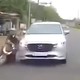 Tài xế ô tô không làm chủ tay lái, tông ngã xe máy rồi bỏ chạy