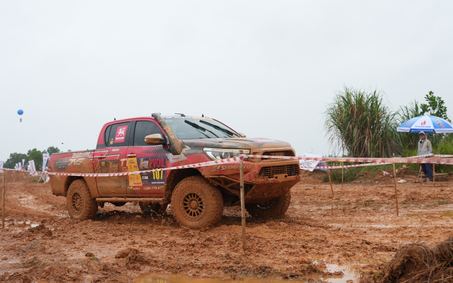 Những khoảnh khắc ấn tượng tại giải đua ô tô địa hình