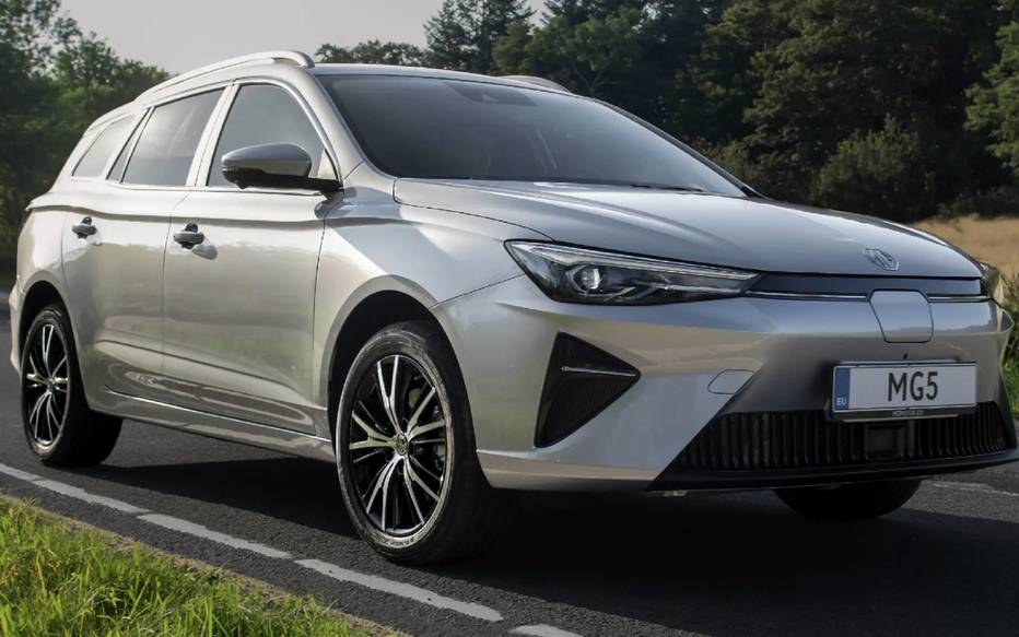 Xe điện MG5 mất kiểm soát sau khi sạc