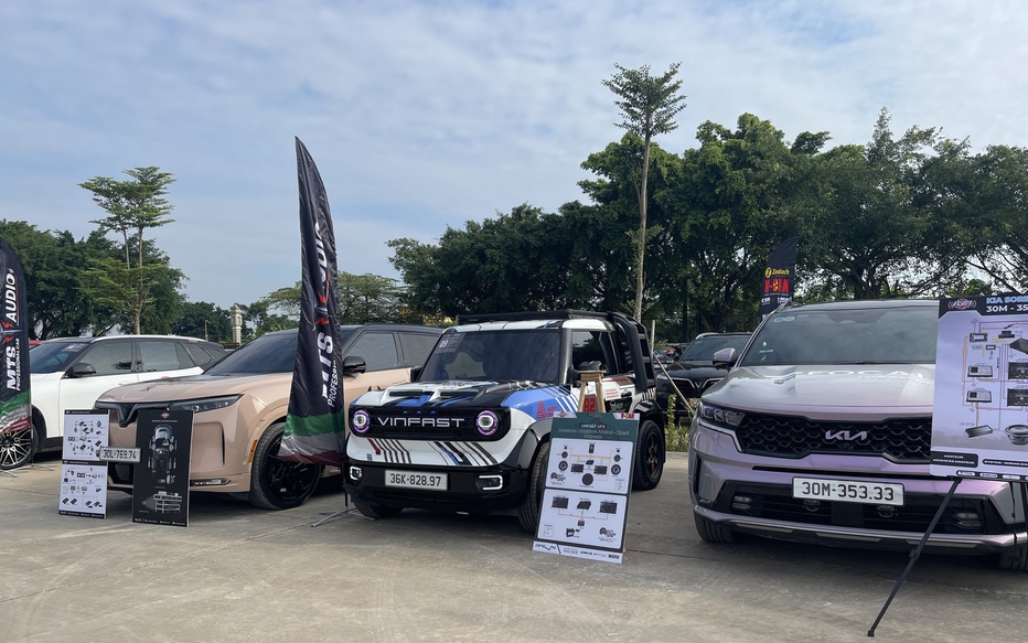 Chủ xe chi tiền tỷ để nâng cấp âm thanh ô tô