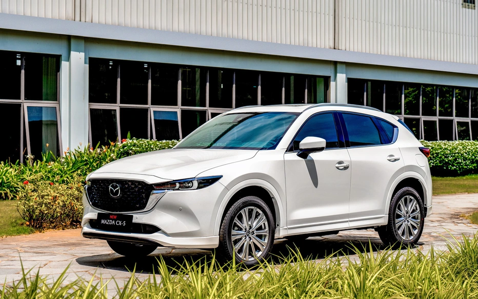 Mazda CX-5 là xe gầm cao hạng C bán chạy nhất dù chịu sức ép từ làn sóng xe điện