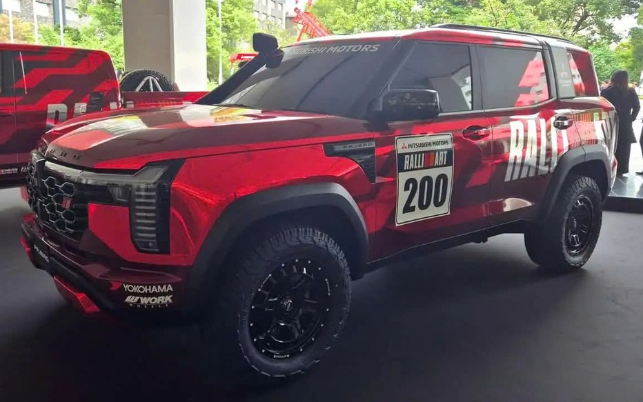 Mitsubishi hé lộ Pajero phong cách xe đua